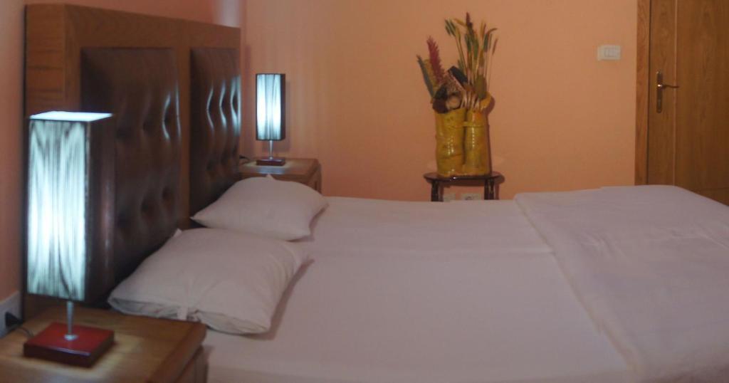 Bristol Hotel Tirana Room photo
