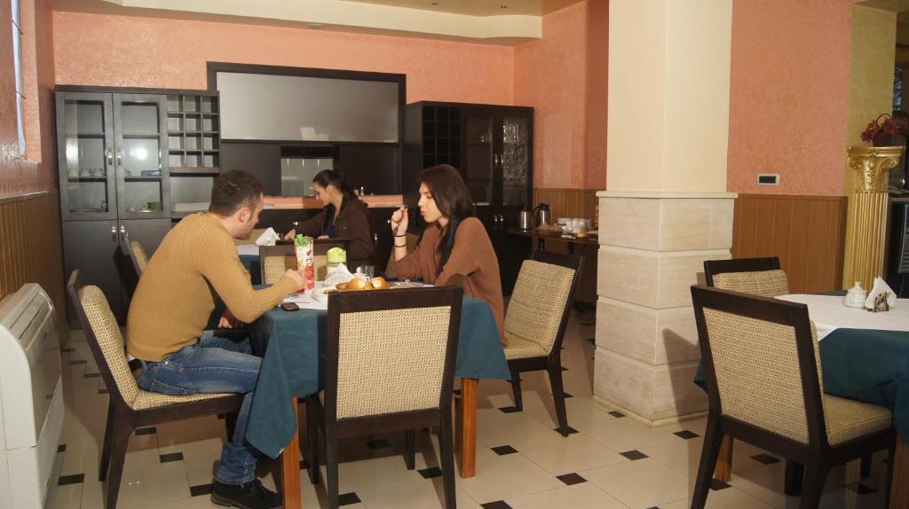 Bristol Hotel Tirana Exterior photo